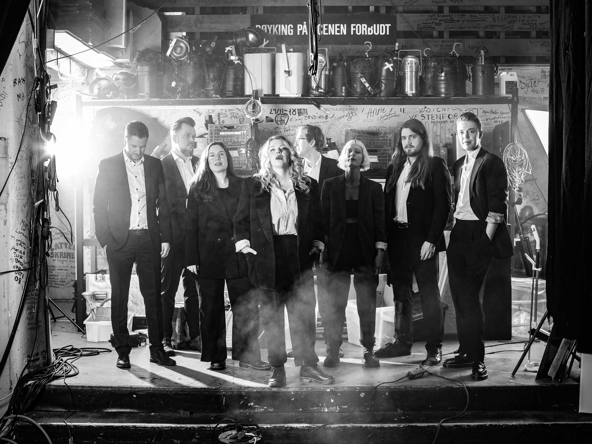 Promo image of the alternative pop orchestra MEER